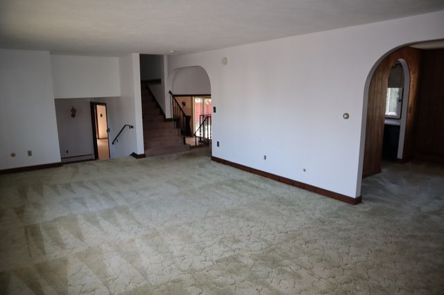22 Pitcairn St, Revere, MA 02151