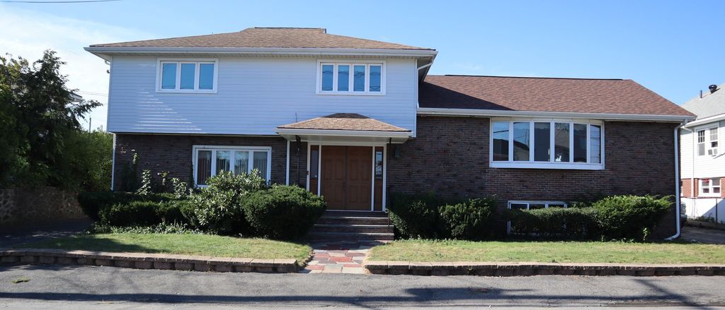 22 Pitcairn St, Revere, MA 02151