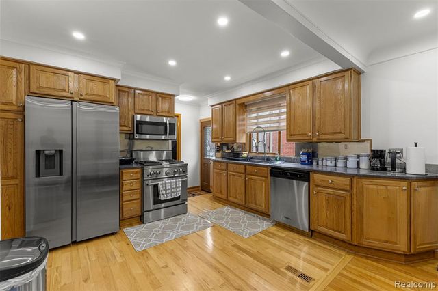 8786 N Evangeline Street, Dearborn Heights, MI 48127