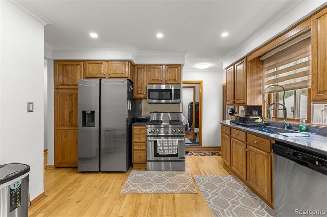 8786 N Evangeline Street, Dearborn Heights, MI 48127