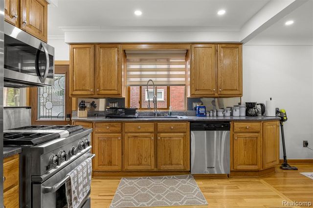 8786 N Evangeline Street, Dearborn Heights, MI 48127