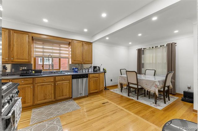 8786 N Evangeline Street, Dearborn Heights, MI 48127