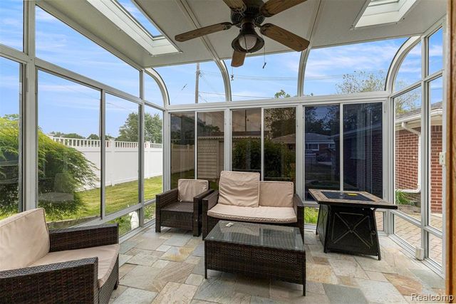8786 N Evangeline Street, Dearborn Heights, MI 48127