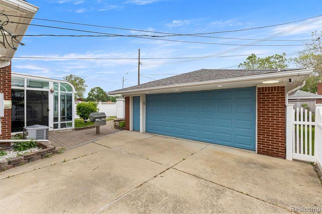 8786 N Evangeline Street, Dearborn Heights, MI 48127