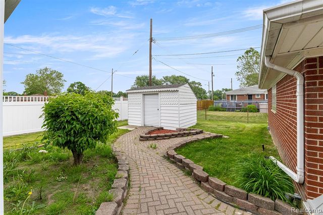 8786 N Evangeline Street, Dearborn Heights, MI 48127