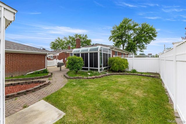 8786 N Evangeline Street, Dearborn Heights, MI 48127