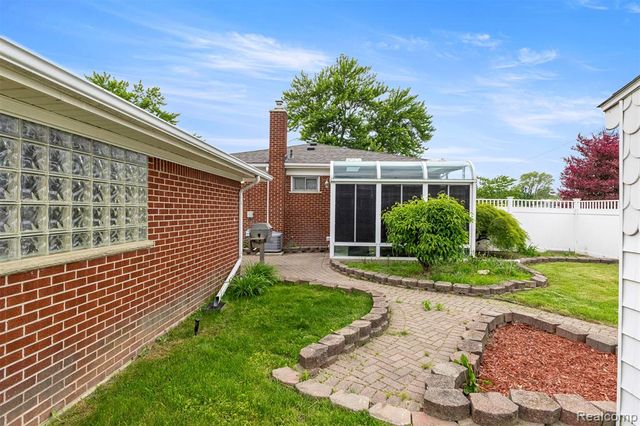8786 N Evangeline Street, Dearborn Heights, MI 48127