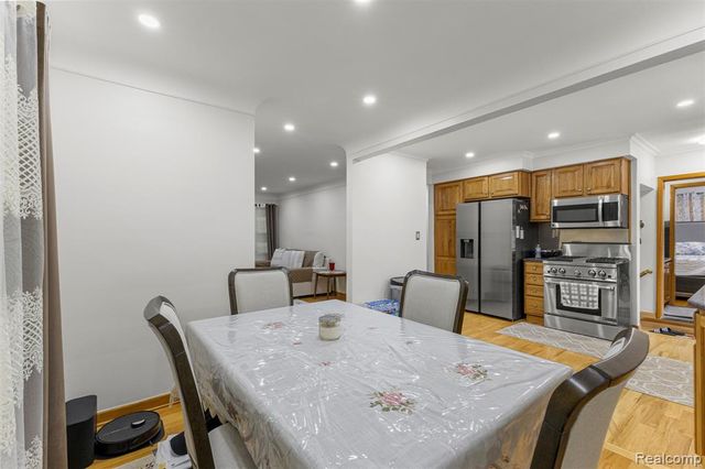 8786 N Evangeline Street, Dearborn Heights, MI 48127