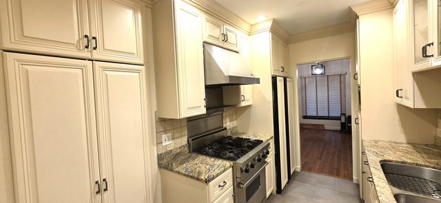 410 N Raynor Avenue 1W, Joliet, IL 60435