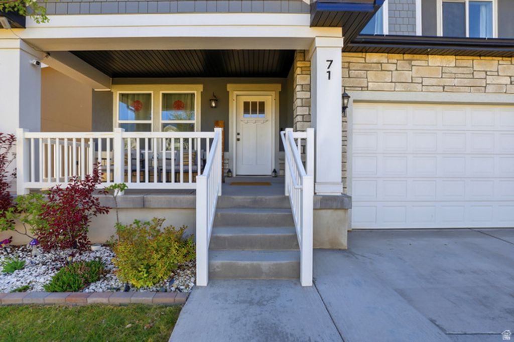Image 2 of property listing at 71 N MORNING VIEW DR, Saratoga Springs, UT 84045