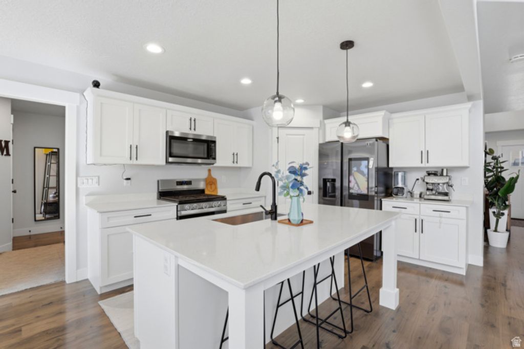 Image 12 of property listing at 71 N MORNING VIEW DR, Saratoga Springs, UT 84045