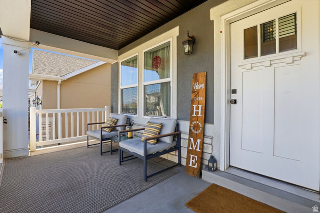 Image 3 of property listing at 71 N MORNING VIEW DR, Saratoga Springs, UT 84045