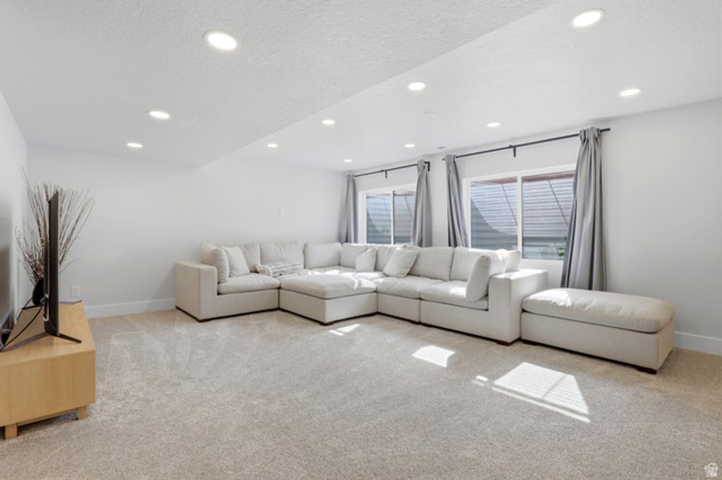 Image 27 of property listing at 71 N MORNING VIEW DR, Saratoga Springs, UT 84045
