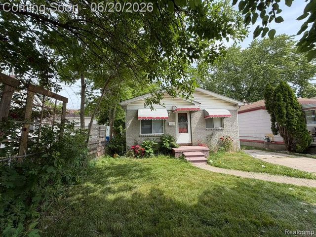 8307 S Essex Avenue, Warren, MI 48089