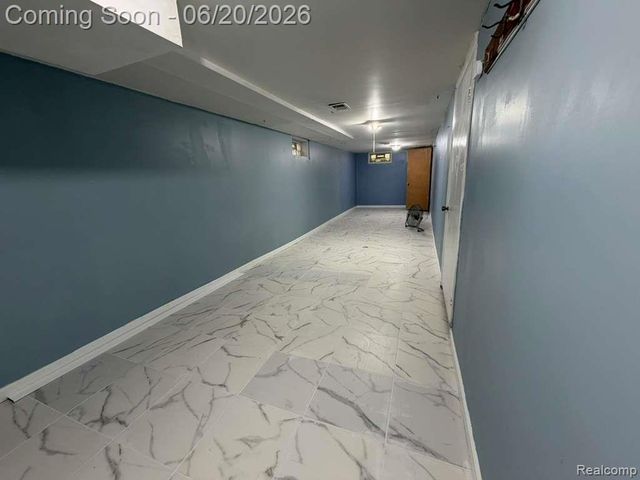 8307 S Essex Avenue, Warren, MI 48089