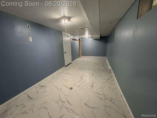 8307 S Essex Avenue, Warren, MI 48089