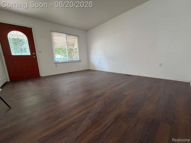 8307 S Essex Avenue, Warren, MI 48089