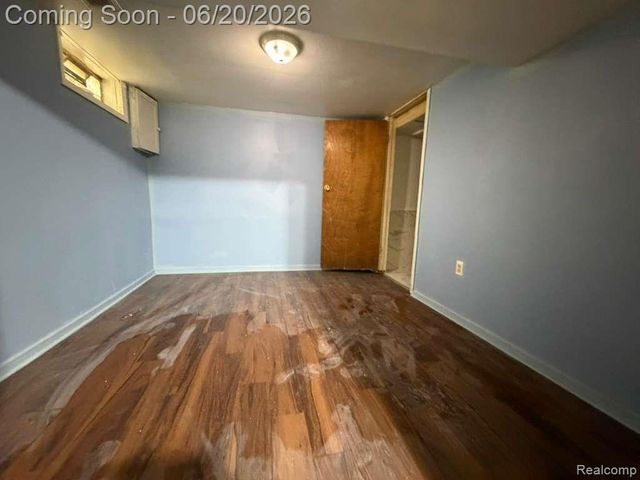 8307 S Essex Avenue, Warren, MI 48089