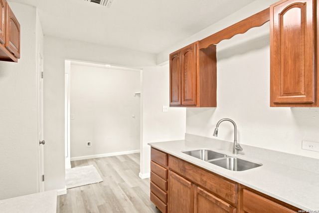 438 CRESTHILL RD, San Antonio, TX 78220