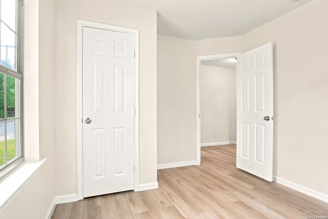 438 CRESTHILL RD, San Antonio, TX 78220
