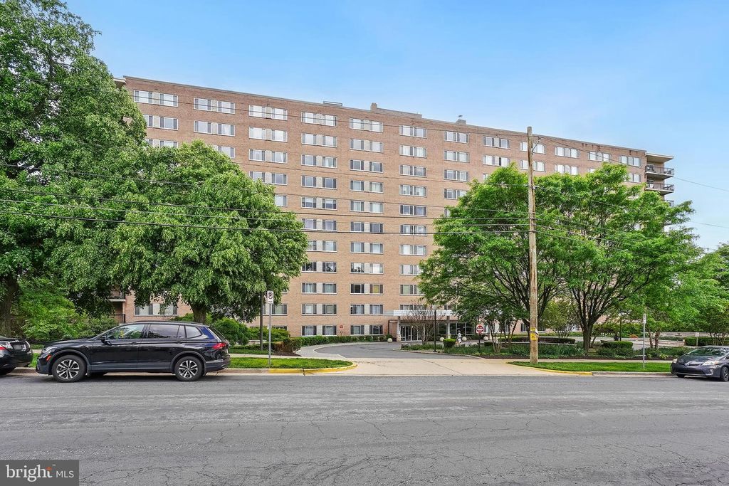 Image 1 of property listing at 1900 LYTTONSVILLE RD #216, Silver Spring, MD 20910