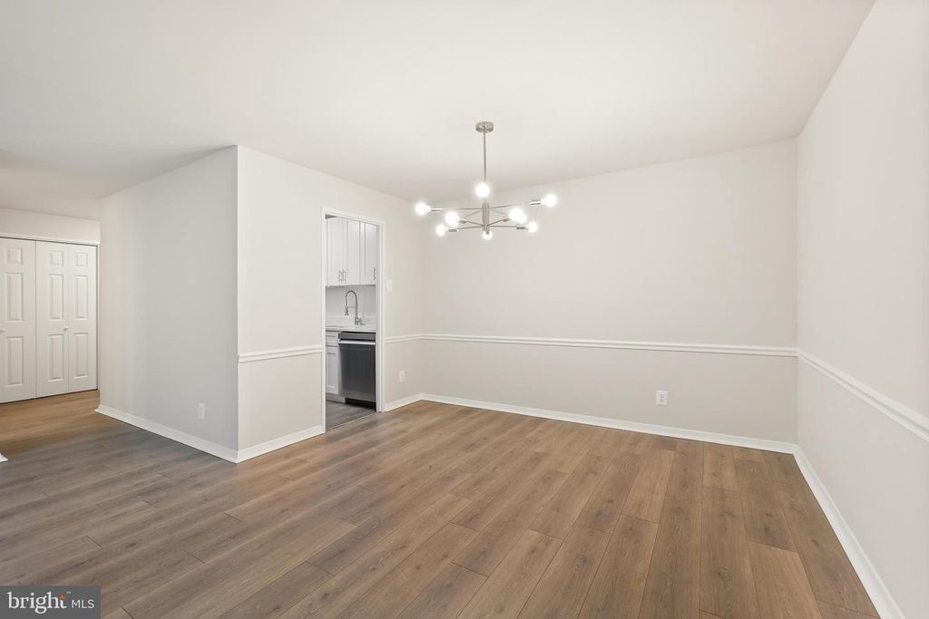 Image 16 of property listing at 1900 LYTTONSVILLE RD #216, Silver Spring, MD 20910