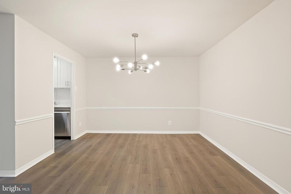 Image 18 of property listing at 1900 LYTTONSVILLE RD #216, Silver Spring, MD 20910