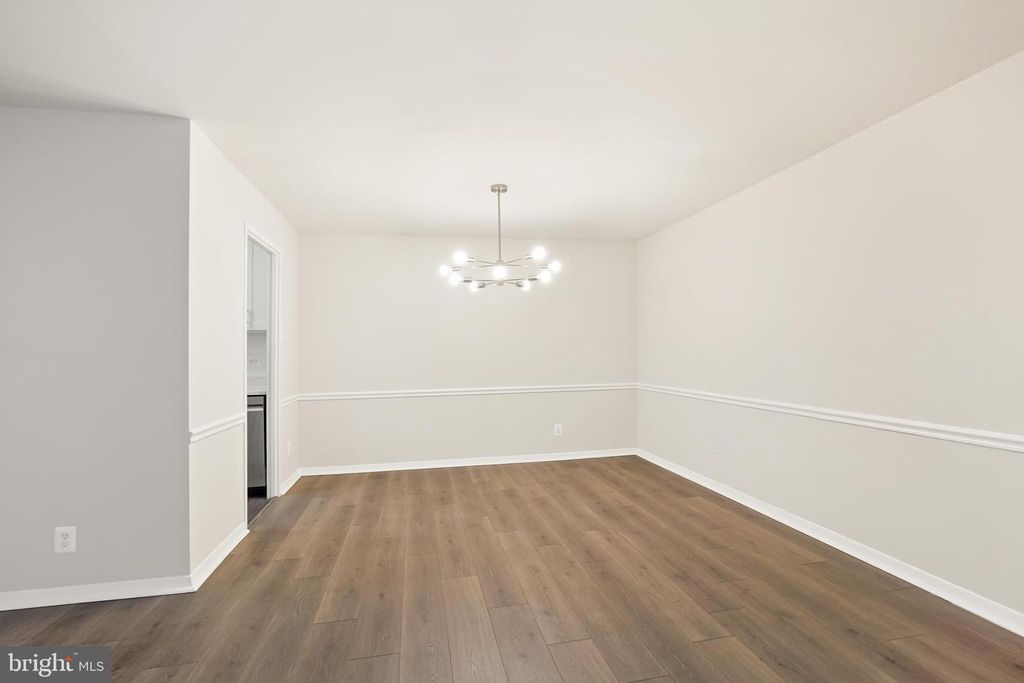 Image 19 of property listing at 1900 LYTTONSVILLE RD #216, Silver Spring, MD 20910