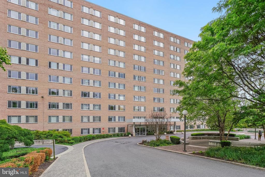 Image 2 of property listing at 1900 LYTTONSVILLE RD #216, Silver Spring, MD 20910