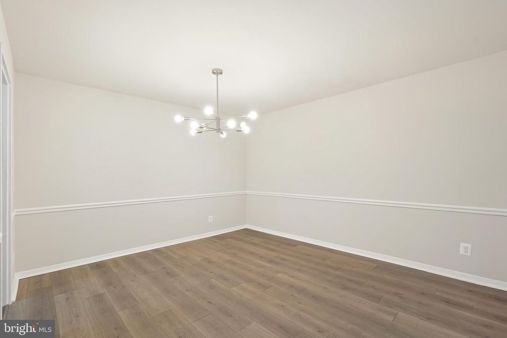 Image 21 of property listing at 1900 LYTTONSVILLE RD #216, Silver Spring, MD 20910