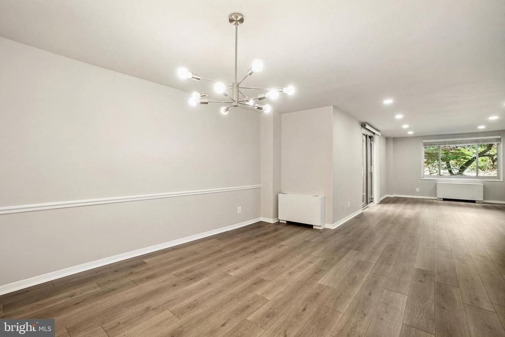 Image 22 of property listing at 1900 LYTTONSVILLE RD #216, Silver Spring, MD 20910