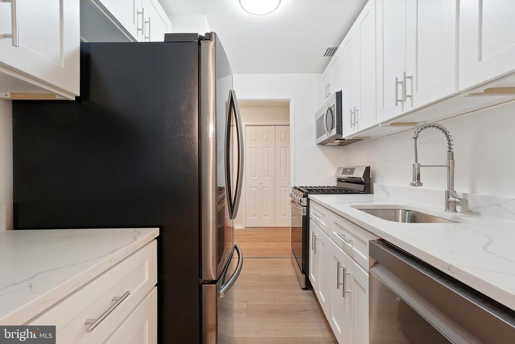 Image 24 of property listing at 1900 LYTTONSVILLE RD #216, Silver Spring, MD 20910