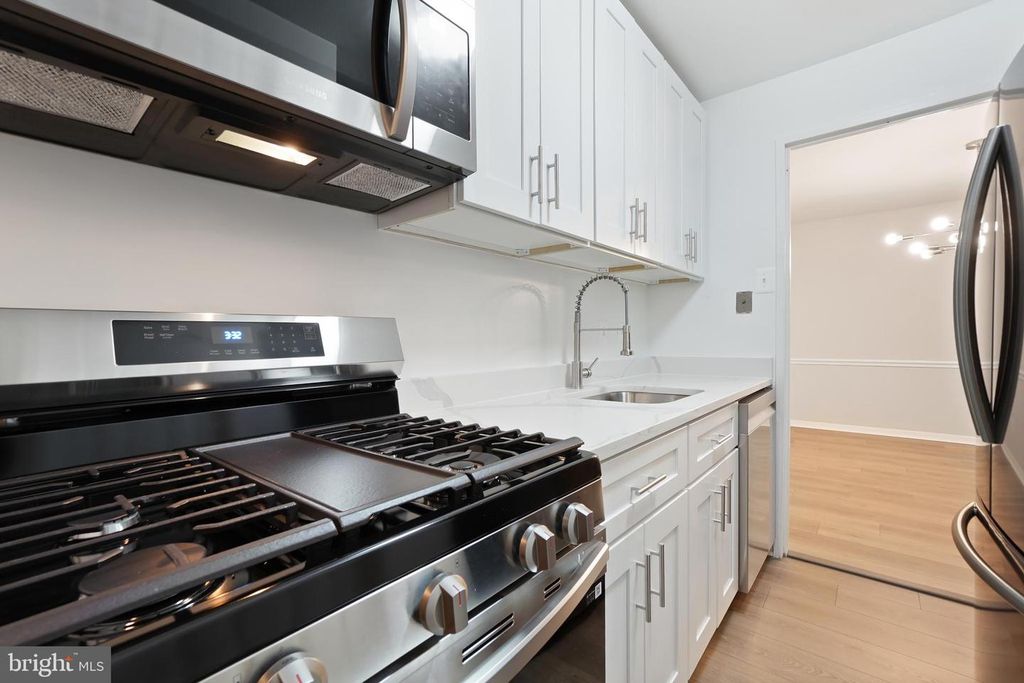 Image 26 of property listing at 1900 LYTTONSVILLE RD #216, Silver Spring, MD 20910