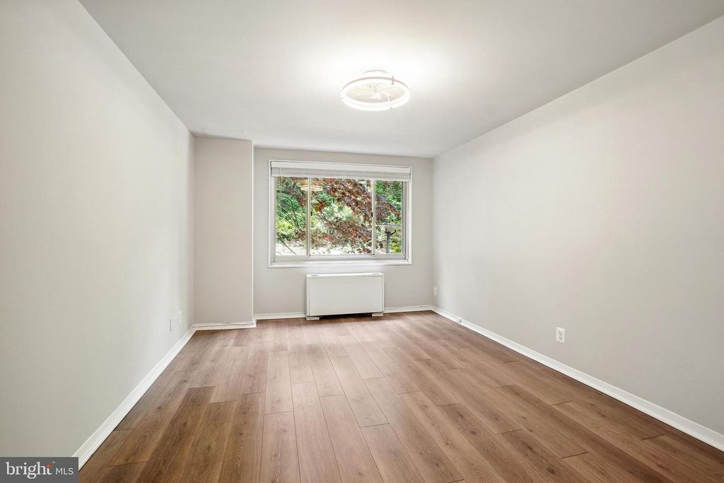 Image 31 of property listing at 1900 LYTTONSVILLE RD #216, Silver Spring, MD 20910