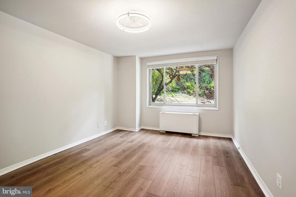 Image 32 of property listing at 1900 LYTTONSVILLE RD #216, Silver Spring, MD 20910