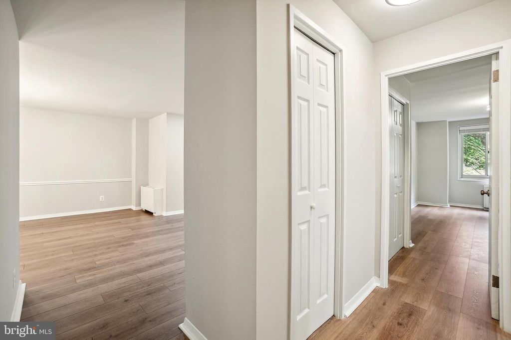 Image 5 of property listing at 1900 LYTTONSVILLE RD #216, Silver Spring, MD 20910