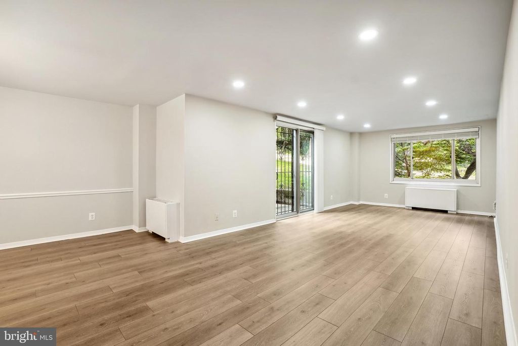 Image 7 of property listing at 1900 LYTTONSVILLE RD #216, Silver Spring, MD 20910