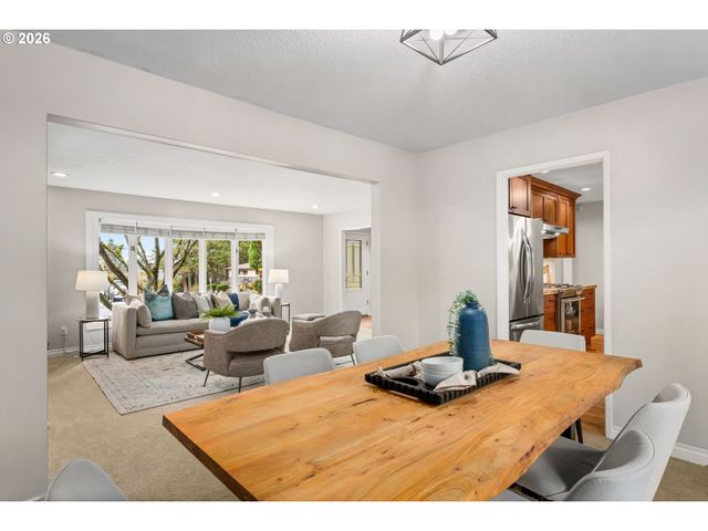 3 HOTSPUR St, Lake Oswego, OR 97035