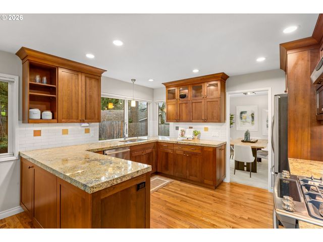 3 HOTSPUR St, Lake Oswego, OR 97035