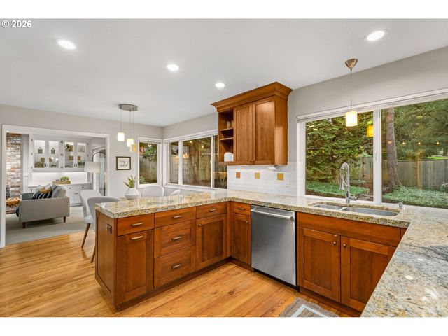 3 HOTSPUR St, Lake Oswego, OR 97035