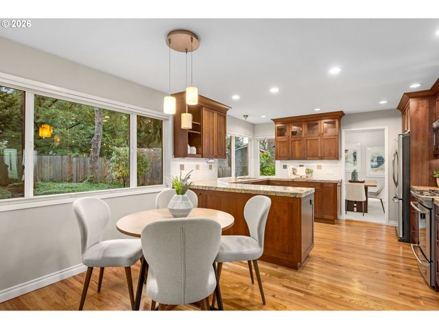 3 HOTSPUR St, Lake Oswego, OR 97035