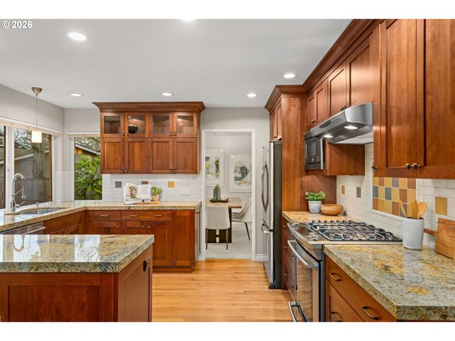 3 HOTSPUR St, Lake Oswego, OR 97035