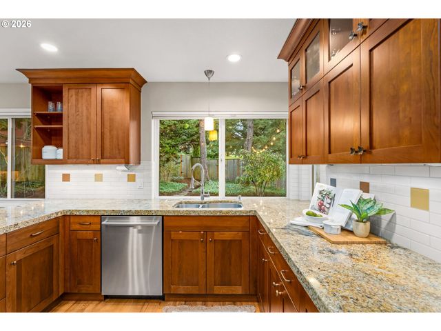 3 HOTSPUR St, Lake Oswego, OR 97035