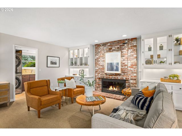 3 HOTSPUR St, Lake Oswego, OR 97035