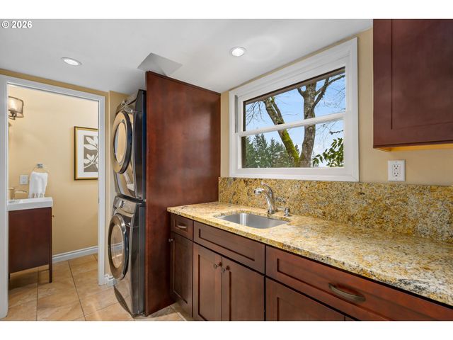 3 HOTSPUR St, Lake Oswego, OR 97035