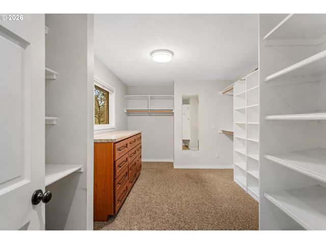 3 HOTSPUR St, Lake Oswego, OR 97035