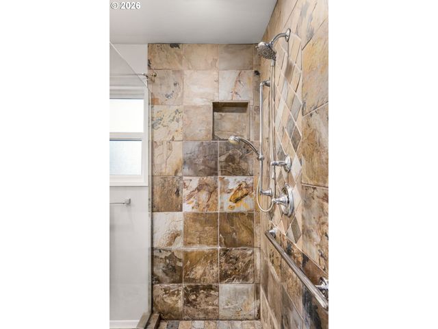 3 HOTSPUR St, Lake Oswego, OR 97035