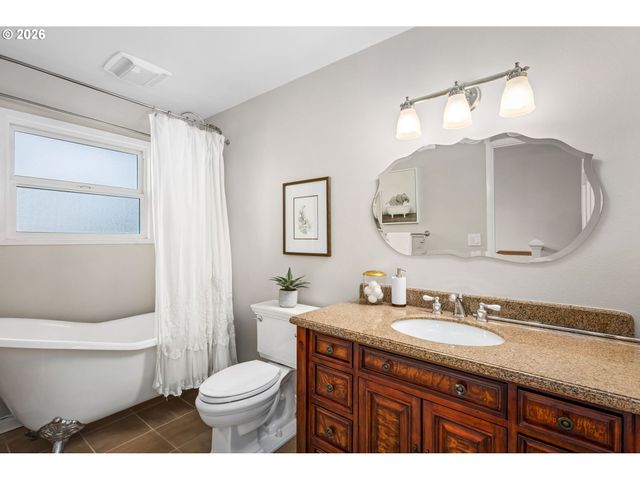 3 HOTSPUR St, Lake Oswego, OR 97035