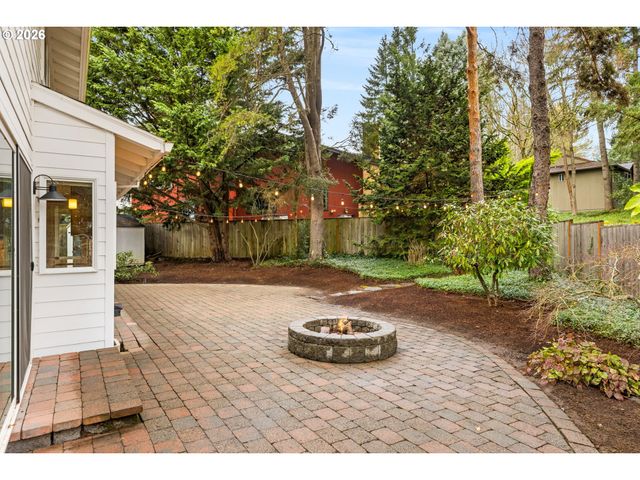 3 HOTSPUR St, Lake Oswego, OR 97035