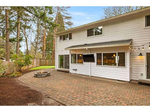3 HOTSPUR St, Lake Oswego, OR 97035